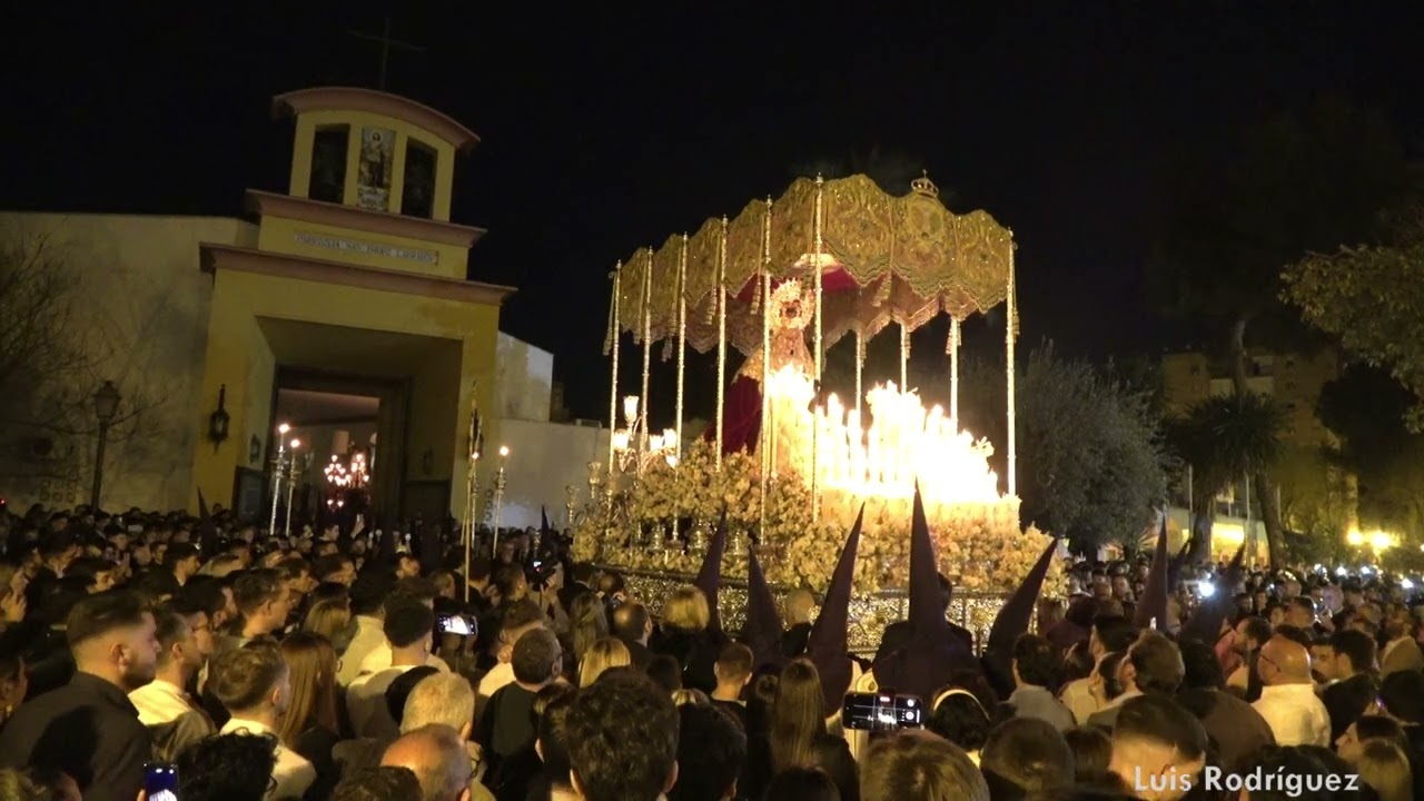 Entrada de la Virgen del Amor de Pinomontano/Semana Santa de Sevilla 2023