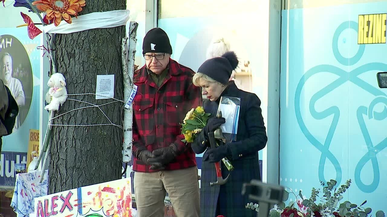Alex Pretti shooting: Walz visits memorial in Minneapolis [RAW]