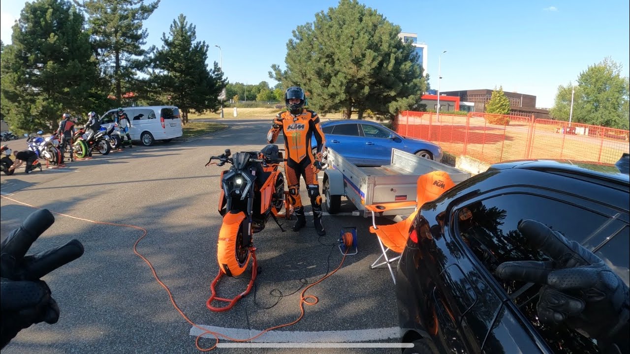 KTM 1390 Super Duke vs BMW S1000XR Automotodrom Brno