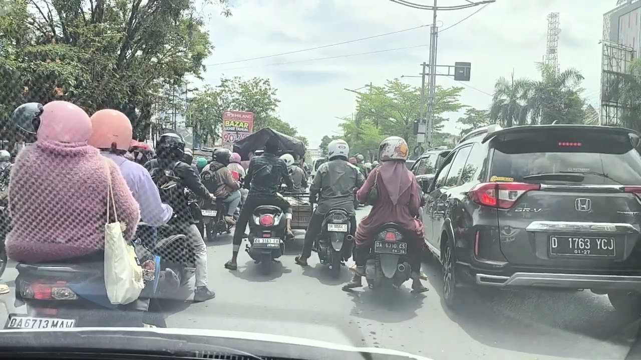 Menuju Haul Abah guru Part 3, kondisi macet banget di Km 6.  #fyp #viral #video #kenangan