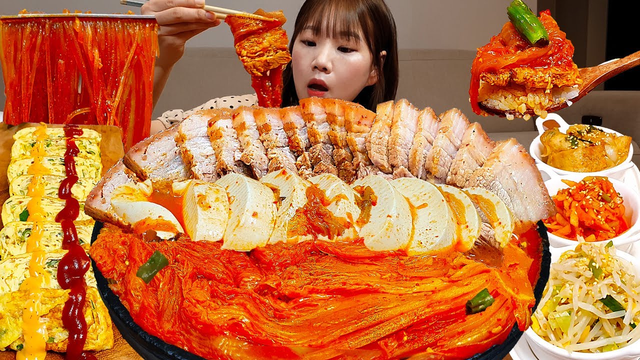 Sub)Real Mukbang- Острая тушеная свинина кимчи 🔥 Лапша 🍜 Яичный рулет 🧈 КОРЕЙСКАЯ КУХНЯ ASMR