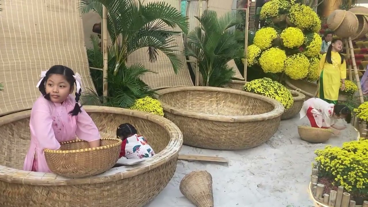 Trãi nghiệm và checkin miễn phí tại đường hoa xuân Menas mall TPHCM với chi phí xây dựng 5 tỷ ...