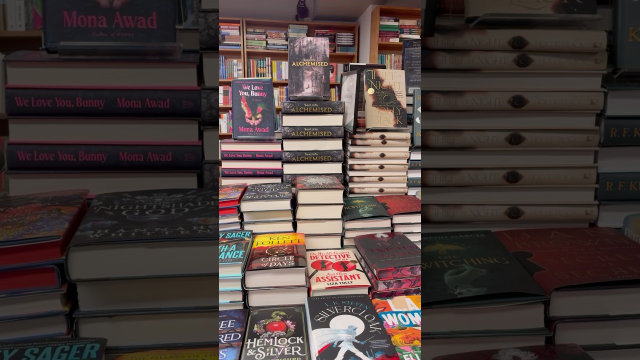 Boston book shopping for books on my fall TBR! these bookstores were amazing & perfect for browsing