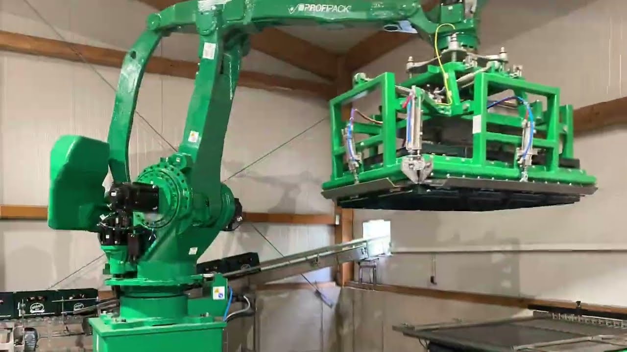 Ent- und Belader f&uuml;r Kisten mit einer kompakten Roboterl&ouml;sung