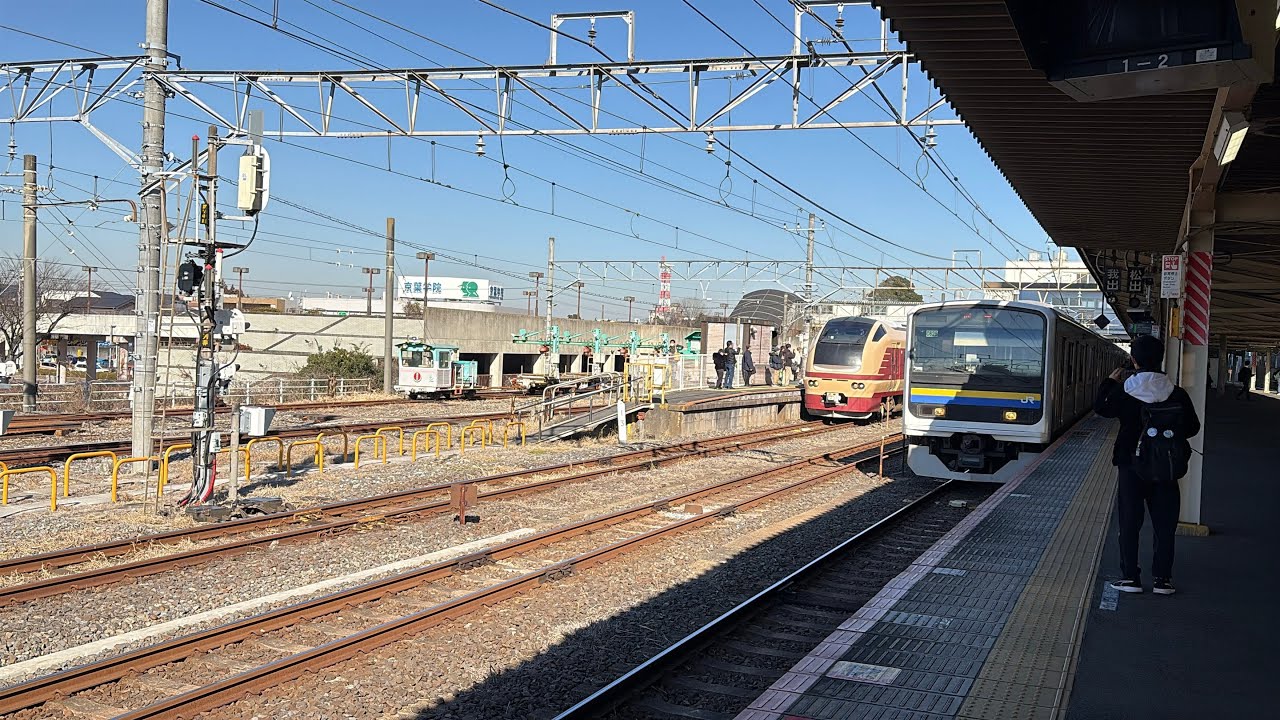 E653系K70編成が留置線に回送されるシーン。