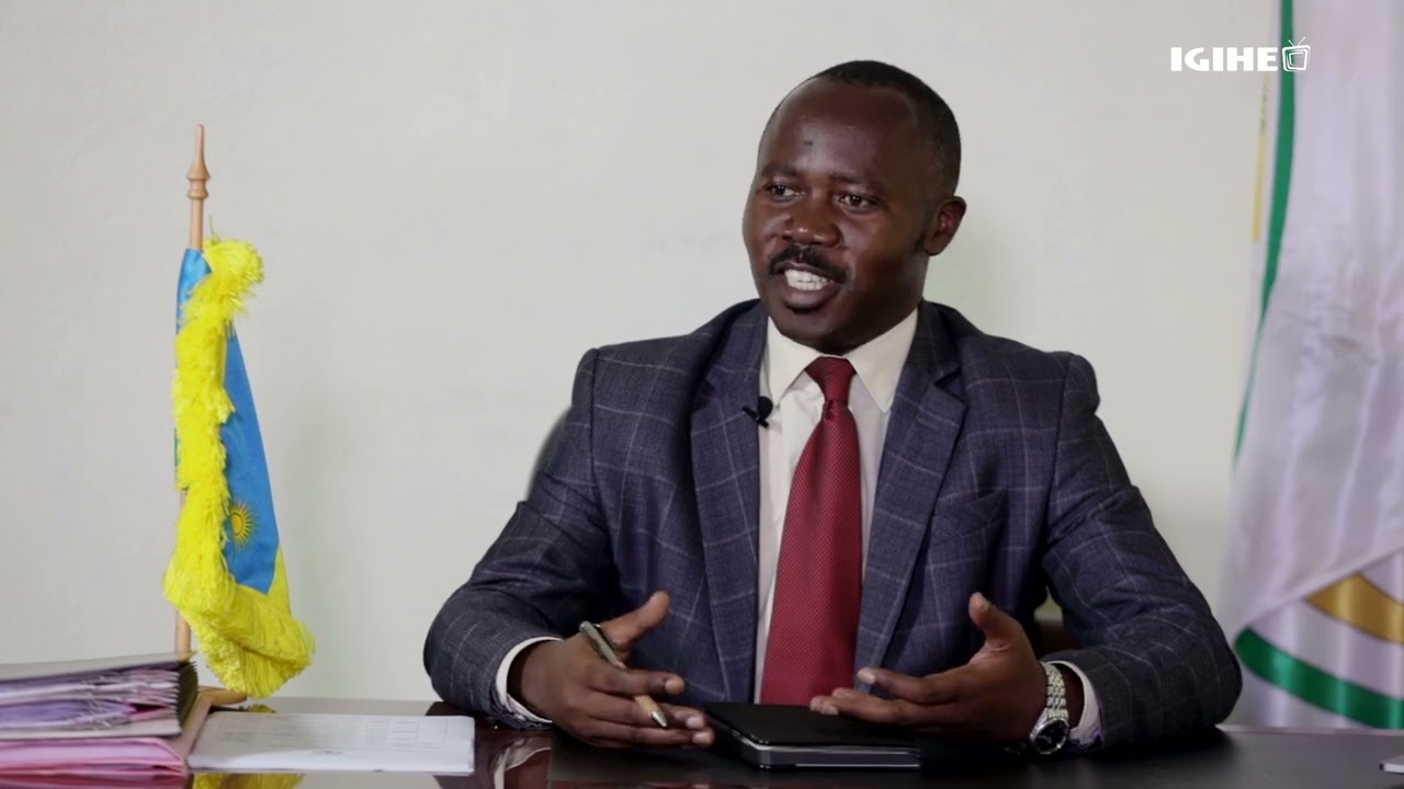 Umwuka uri i Rutsiro nyuma yo kweguza abari abayobozi: Ikiganiro na Meya Mulindwa