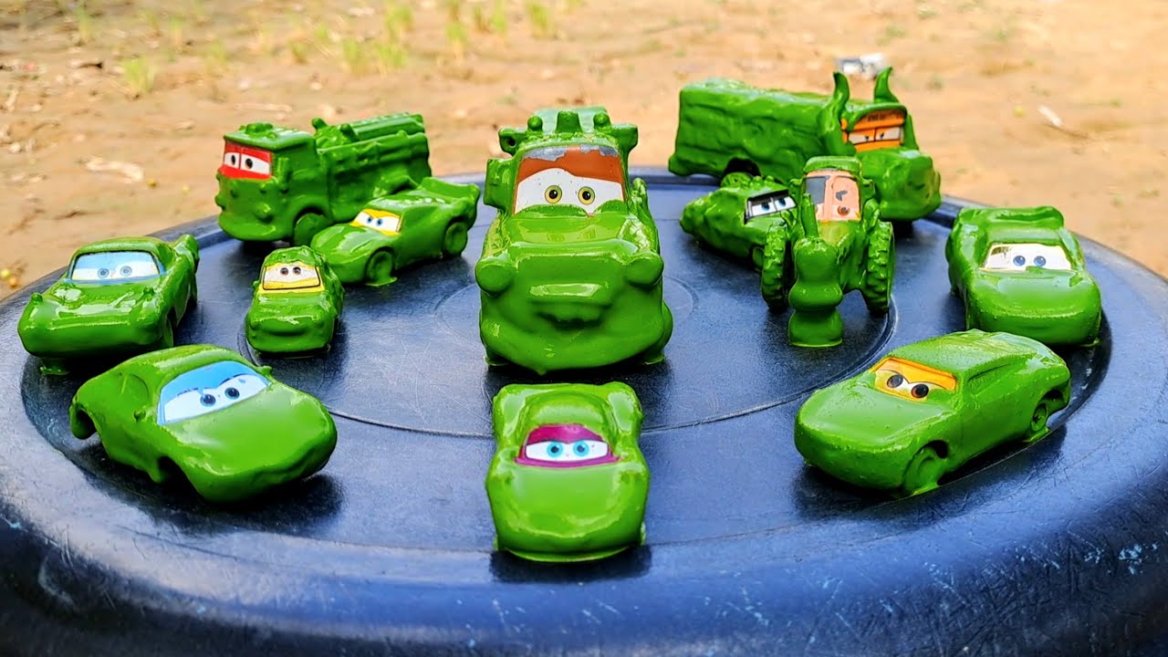 Membersihkan Mainan Mobil Disney Pixar & Lightning McQueen,Tow Mater,Chick Hicks,Cruz Ramirez