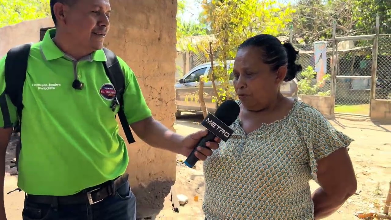 Empleados Municipales llevan ayuda a doña Mercedes quien perdió su casa por incendio.