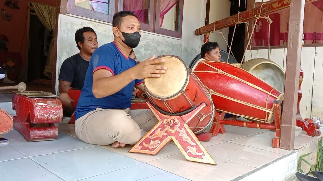 kendang jaranan (latihan tabuhan)