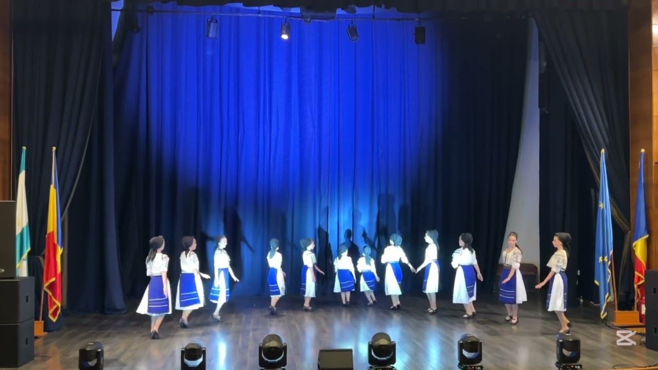 Ansamblul Folcloric ,,Muguri Ardeleni” - Grupa mare - Dansul fetelor de la Crihalma