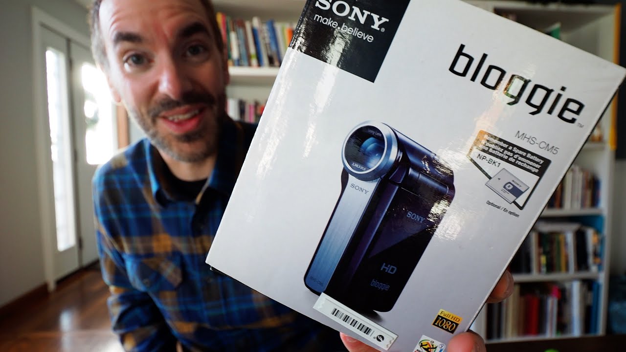 Why I Bought a Camcorder From 2010 | Sony Bloggie MHS-CM5