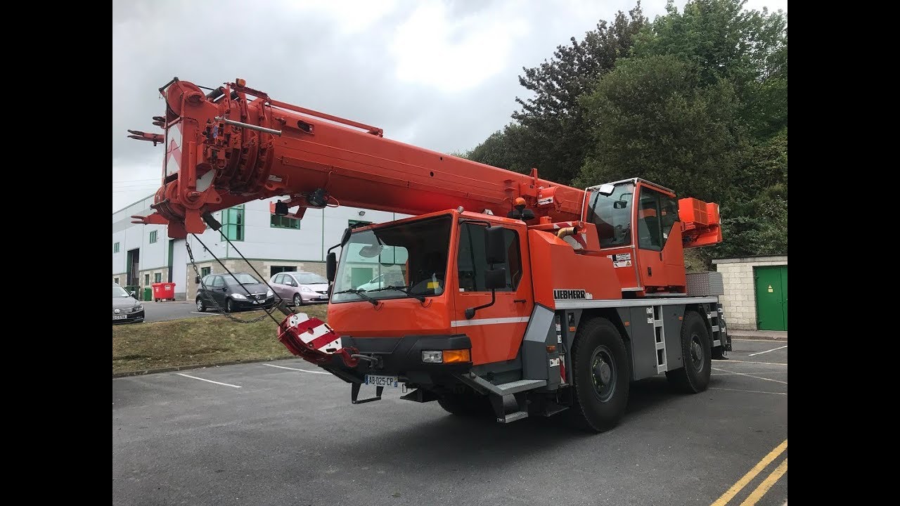 SOLD - 2010 LIEBHERR LTM1040-2.1 in Like New Condition - Low Hrs / Low Kms