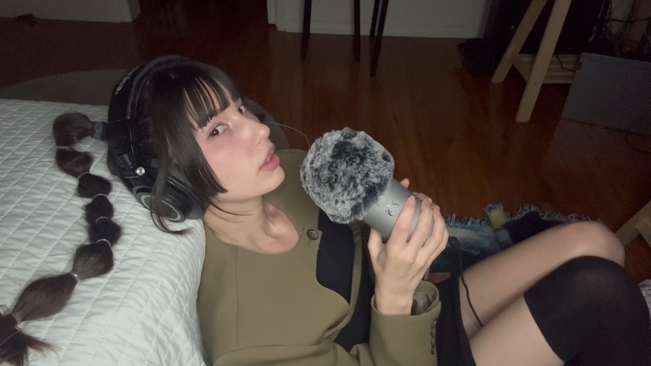 ASMR ᛝ up-close ear to ear whispers & anticipatory triggers (fluffy mic)