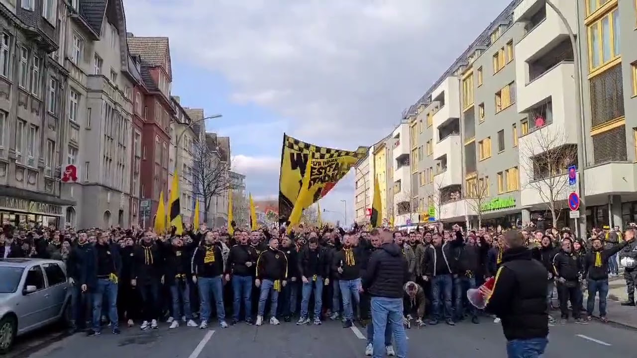 BVB Fanmarsch zum Westfalenstadion