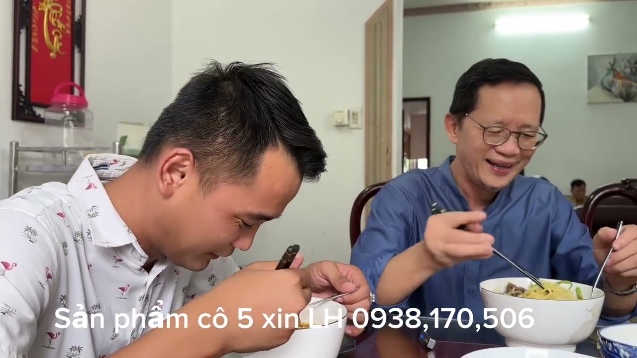 1484 ll BÀ XÃ VÀO BẾP NẤU MÓN MÌ SA TẾ CẢ NHÀ CON CHÁU ĐỀU KHEN