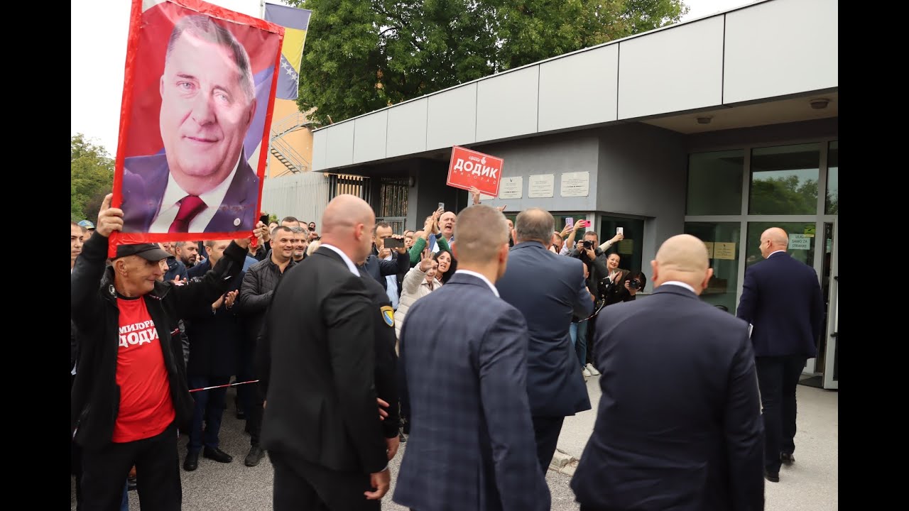Dodik stigao pred Sud BiH, pristalice ga dočekale aplauzom i skandiranjem