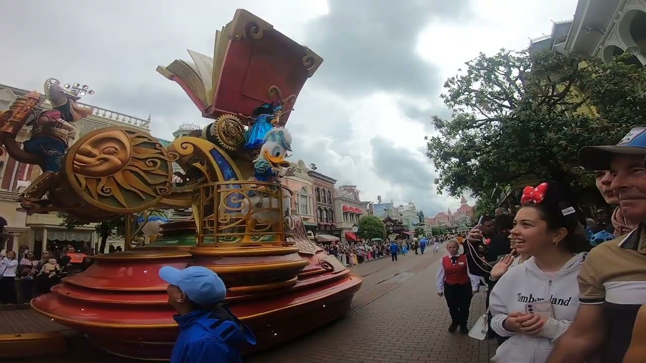 Disneyland Paris Stars on Parade | Monday May 12th 2025