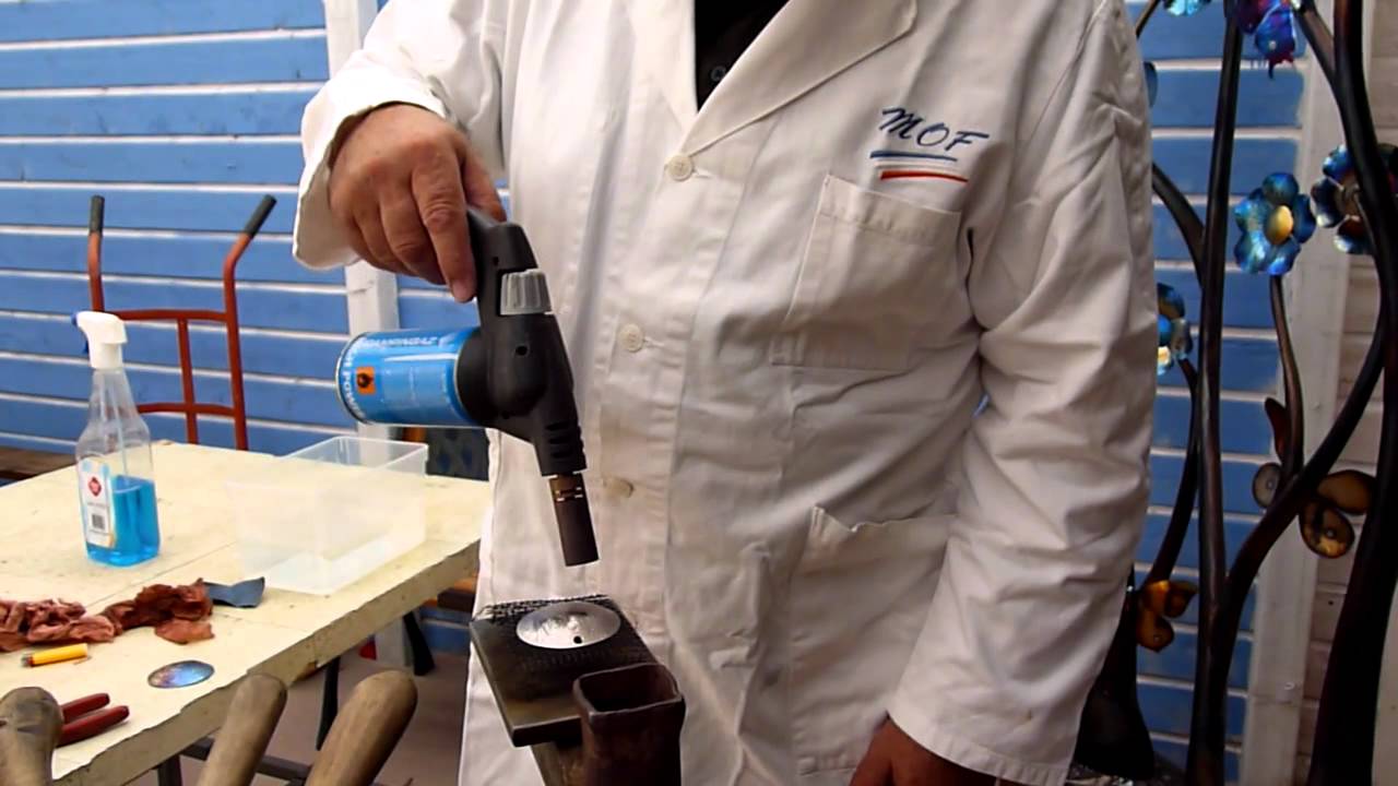 travail sur titane aux marteaux