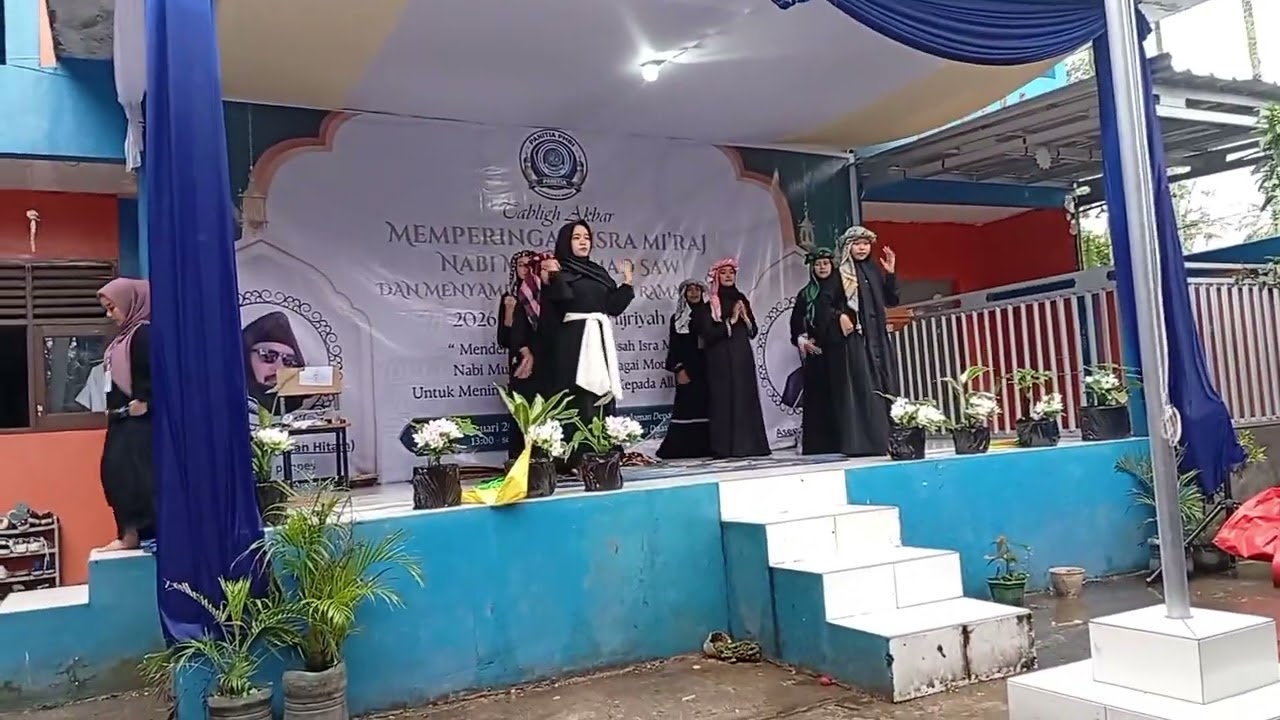 PENAMPILAN MEMUKAU TARIAN ARABIC dari  Siswi SMP IT DAAR EL MUMTAAZ Super Keren🌟🌟