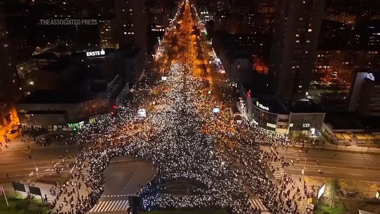 Serbian anti-graft protesters march to a northern city and plan to block bridges
