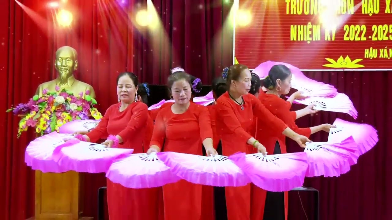 Múa Tình Ca Tây Bắc. Hội NCT thôn Hậu Xá biểu diễn