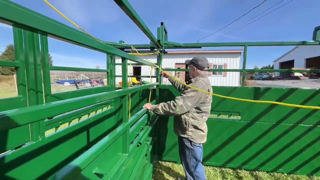 Cage de traitement portative pour bovins – robuste, sécuritaire et conçue pour le travail aux champs