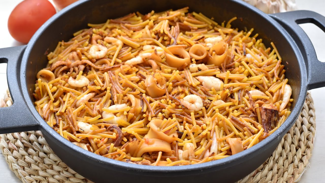 Fideu&aacute; de gambas y calamares llena de sabor 