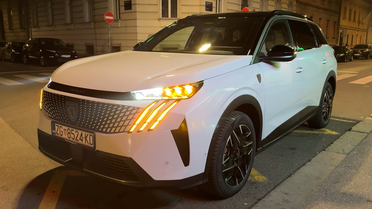 PEUGEOT 5008 48V HYBRID 2025 - REVIEW at night (IMPRESSIVE LIGHTS & AMBIENT lighting)