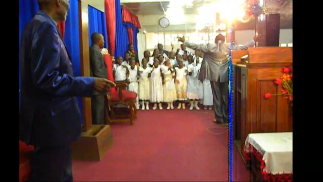 LES DERNIERS HONNEURS AU PASTEUR François NGONDE DE SON VIVANT.