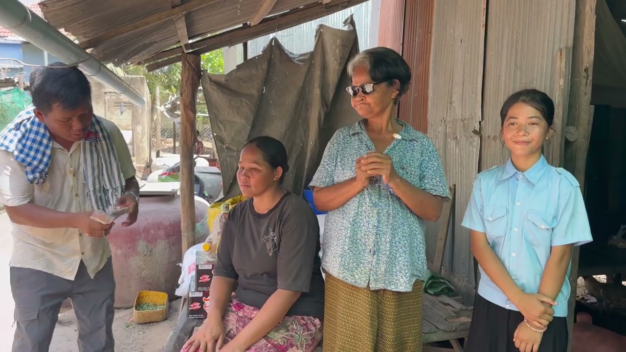 មីងផ្ទះរលំ និងលោកយាយភ្នែកងងឹត សំណាងជាងអ្នកភូមិផ្សេងទៀត