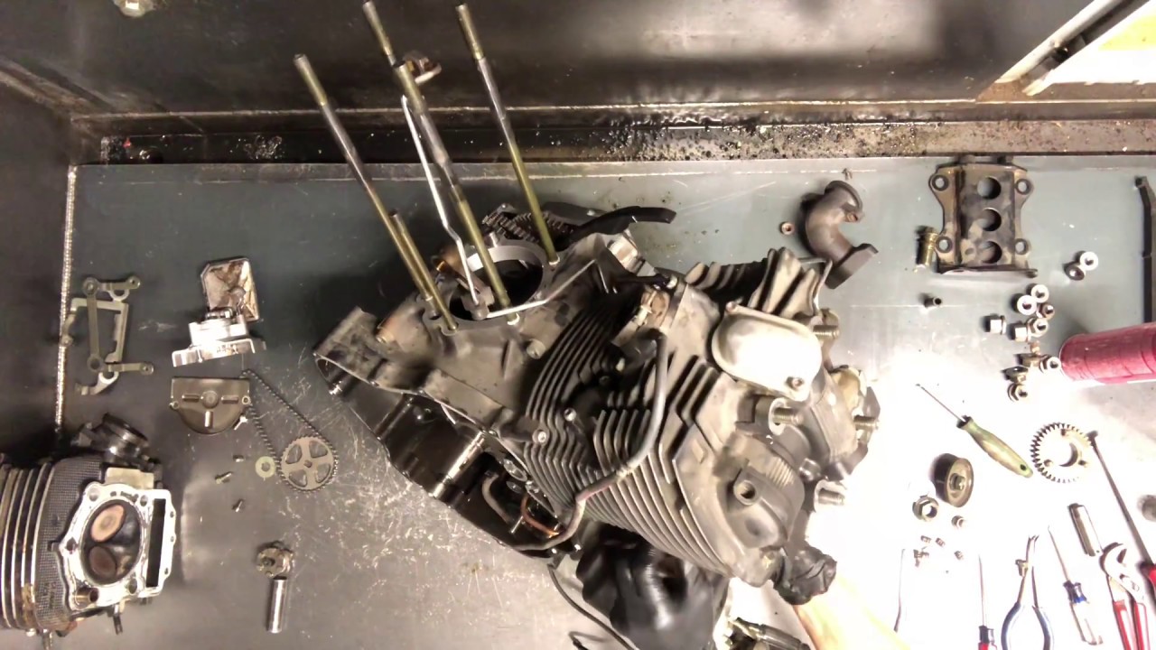 Yamaha VStar V Star 1100 - Top End Tear Down Piston/Cylinder Removal 2 of 4