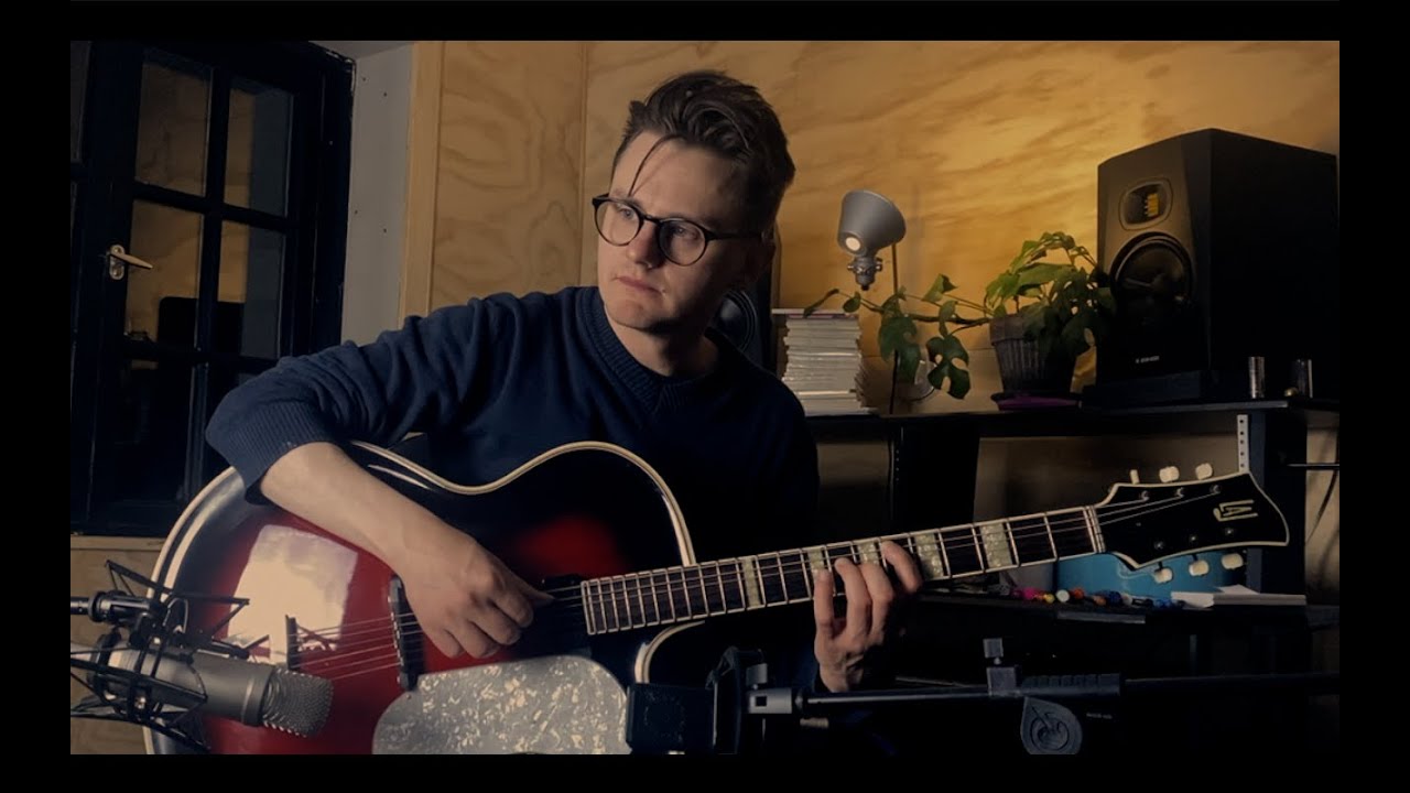 The beauty of an acoustic archtop guitar