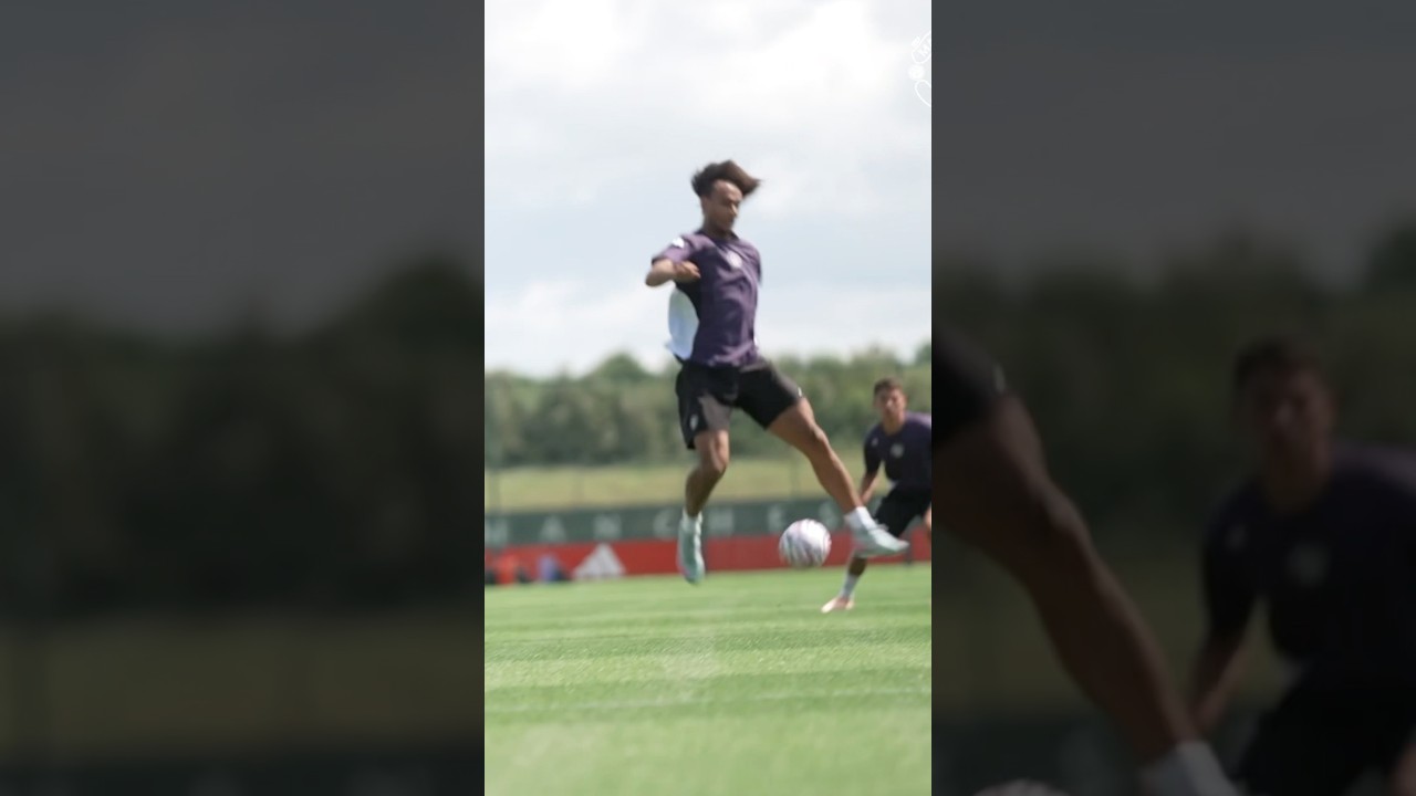 INSANE Backheel Finish From Zirkzee! 😱🤯