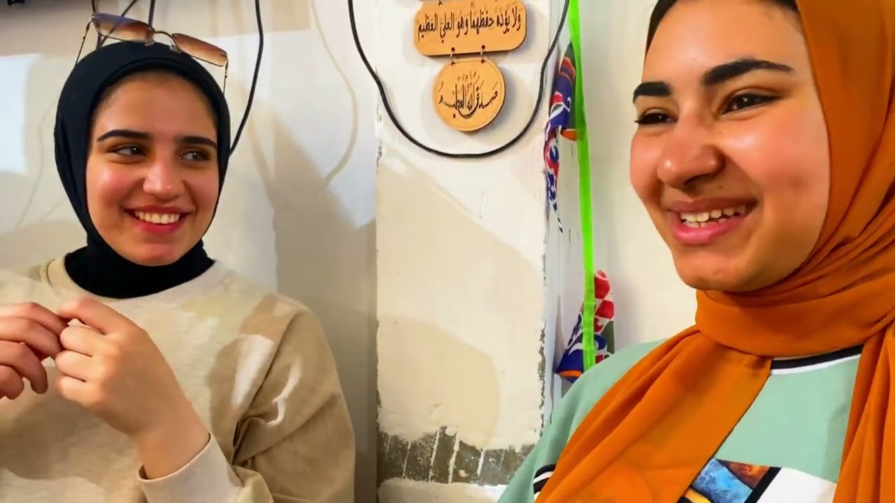 فاجأت روان وتقي ورحتلهم الجامعة❤ ( تقي غنت علي البحر )