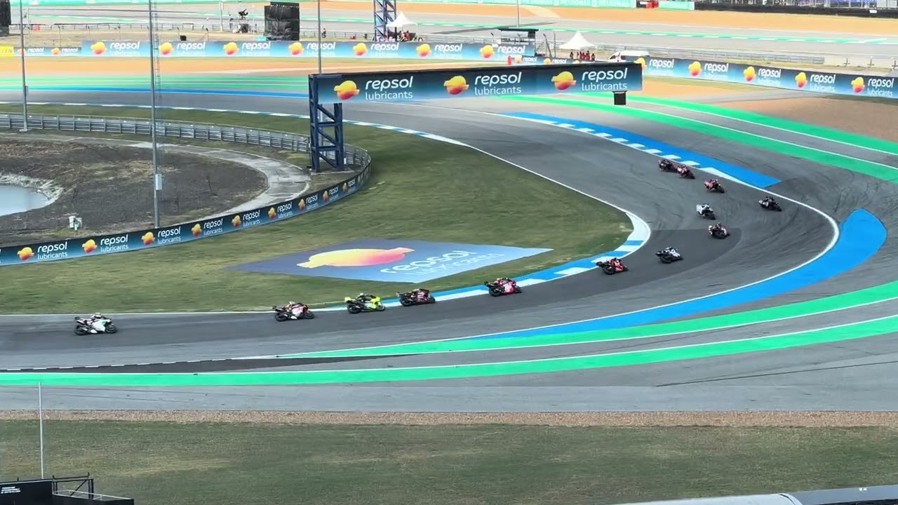 🇮🇹 72 Bezzecchi is Out on Turn 8! #TissotSprint #ThaiGP 🇹🇭