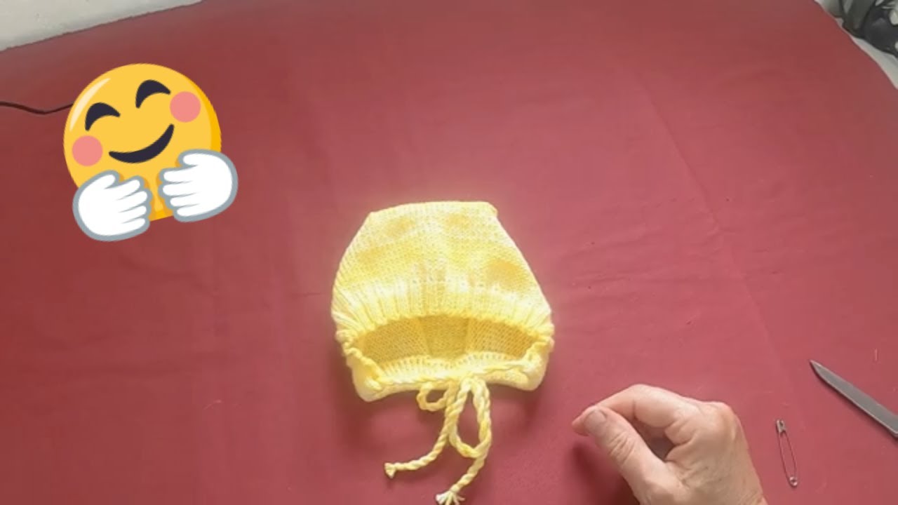 toca campesina bebê feita em tricô à máquina