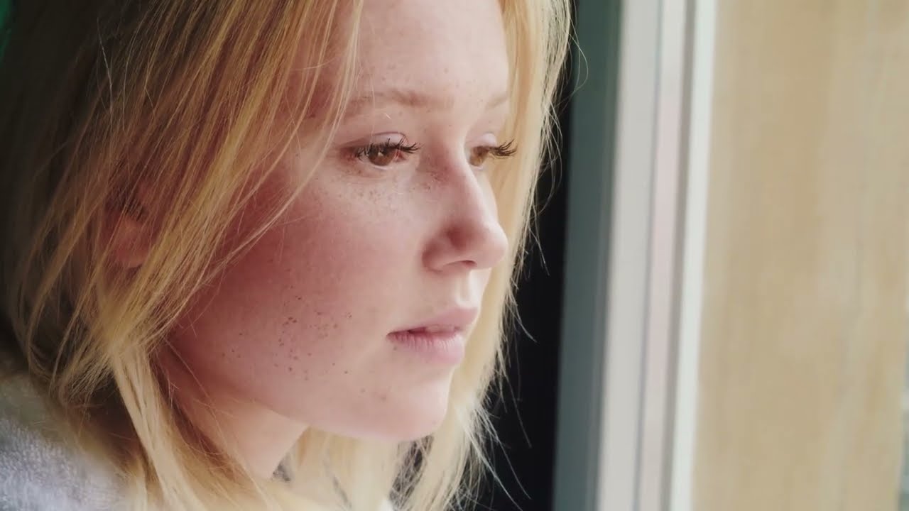 #storybehind Michelle (25) Körbchengröße 80J, Schmerzen & das Leben mit großen Brüsten