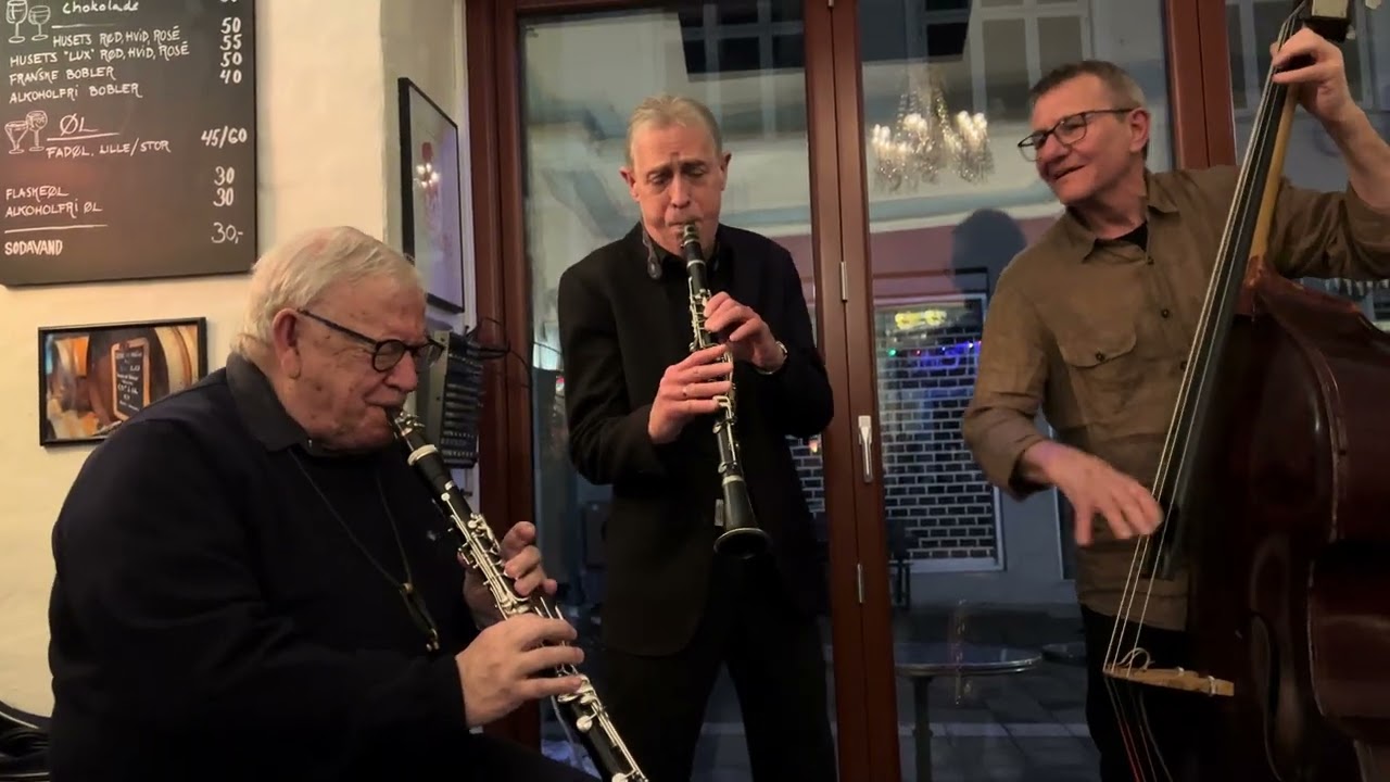 Les Trois på Café Rouge 