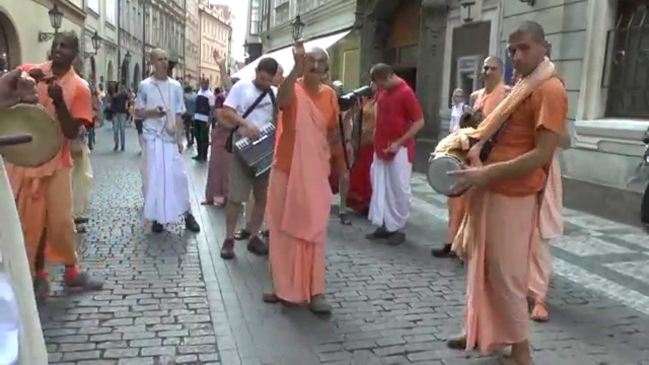 HH Janananda Goswami meets John Lennon ;) harinam 19.07.2015