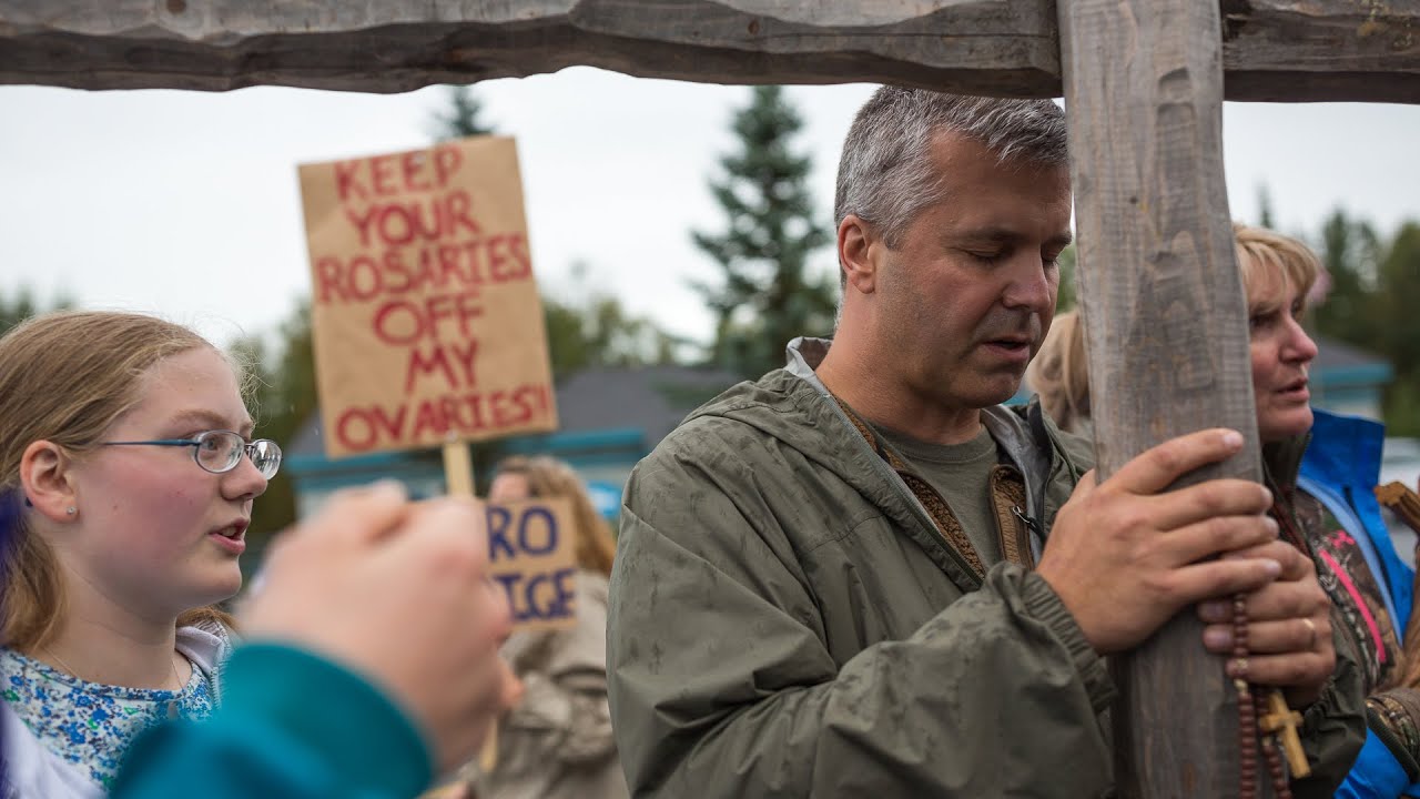 Prayer and protest after Satanic Temple invocation in Soldotna