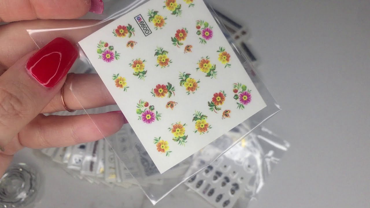 Comment coller un sticker (water decals) sur les ongles