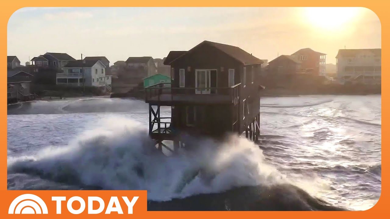 Hurricane Erin&rsquo;s Waves Batter East Coast