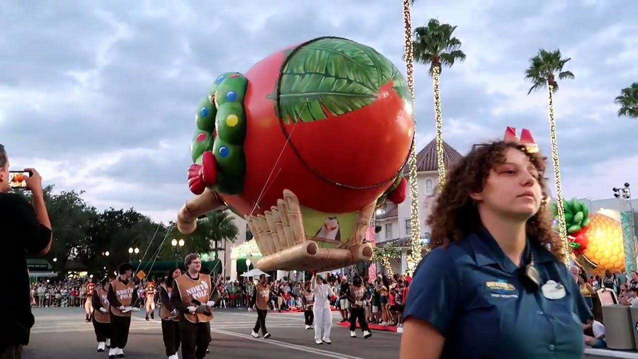 Universal Studios Orlando Christmas Parade - 20 Nov 2023 - Full parade