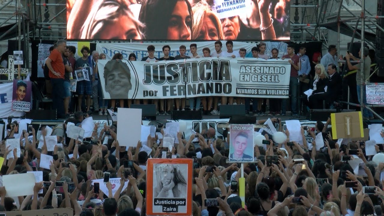 Multitudinaria marcha ante el Congreso reclam&oacute; justicia por el asesinato de Fernando B&aacute;ez Sosa