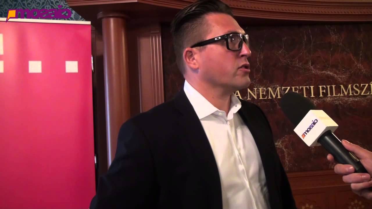 MosaicOnline - Ákos: Porszemnyi ember vagyok!