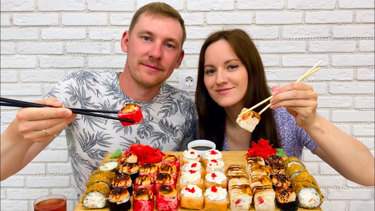 МУКБАНГ РОЛЛЫ ФИЛАДЕЛЬФИЯ СУШИ ЗАПЕЧЕННЫЕ С СЫРОМ с курицей распаковка Любимый Василек MUKBANG ROLLS