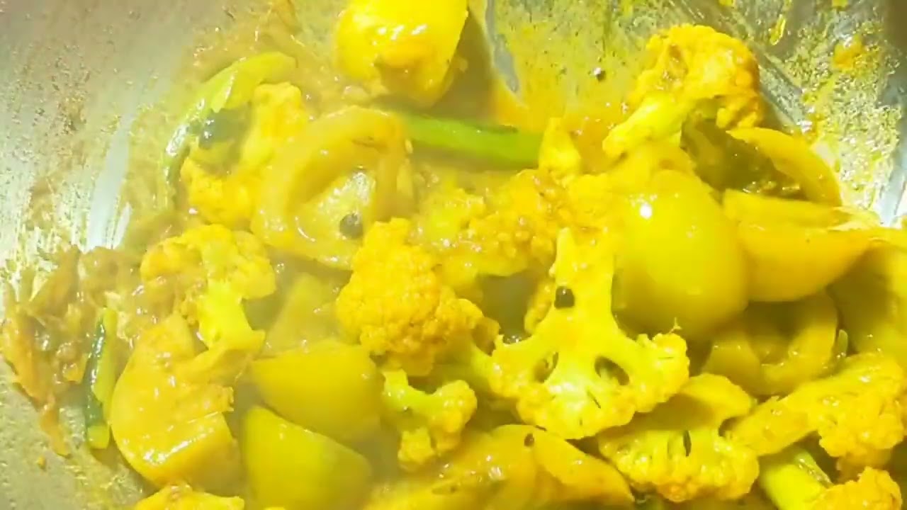 ফুলকপি দিয়ে কুমড়ো বড়ি রান্না।।