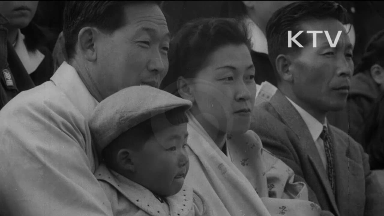 대한뉴스 제 258호-경축 리 대통령각하 제85회 탄신