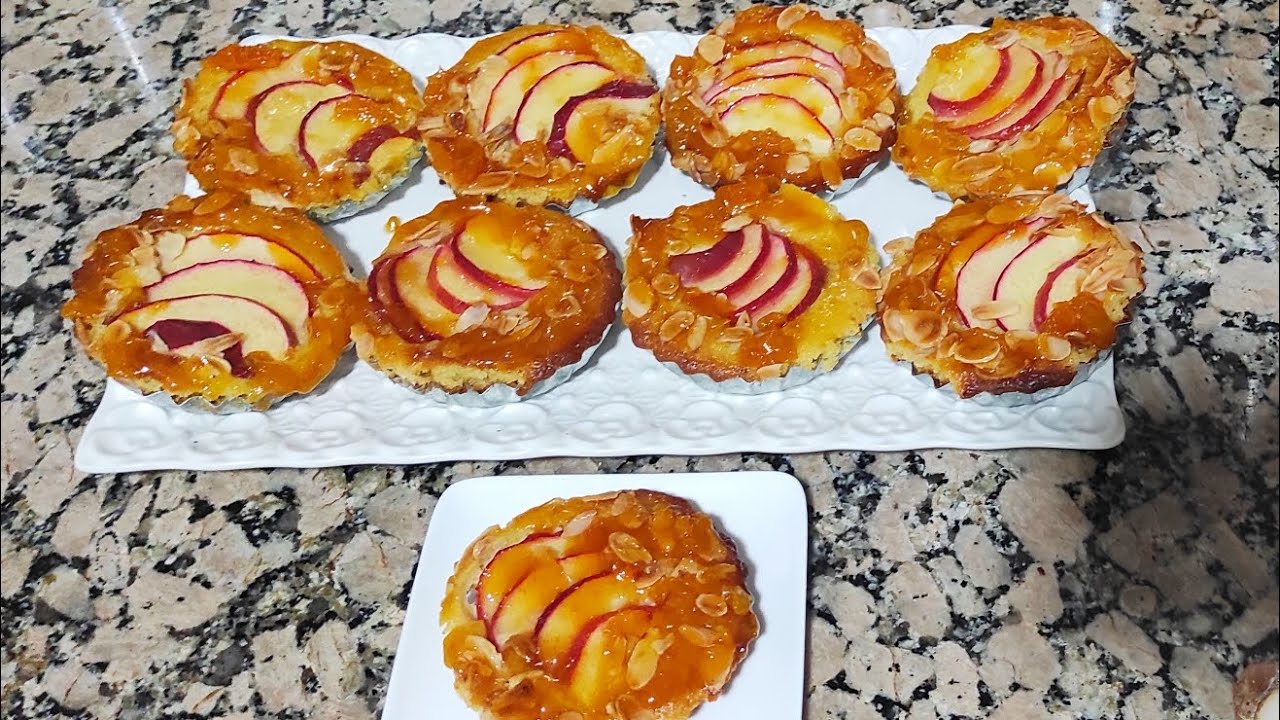 ميني كيك بالتفاح بلافورص غير الفينو كيجيو هشاش ولذاذ يستحق التجربة و المذاق رائع👌🏻🇲🇦