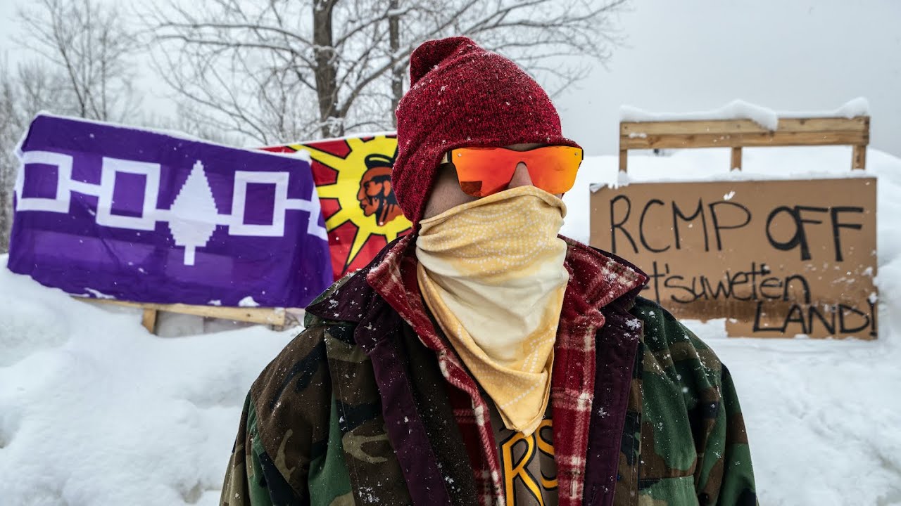 Kahnawake rail blockade in support of Wet'suwet'en pipeline protest